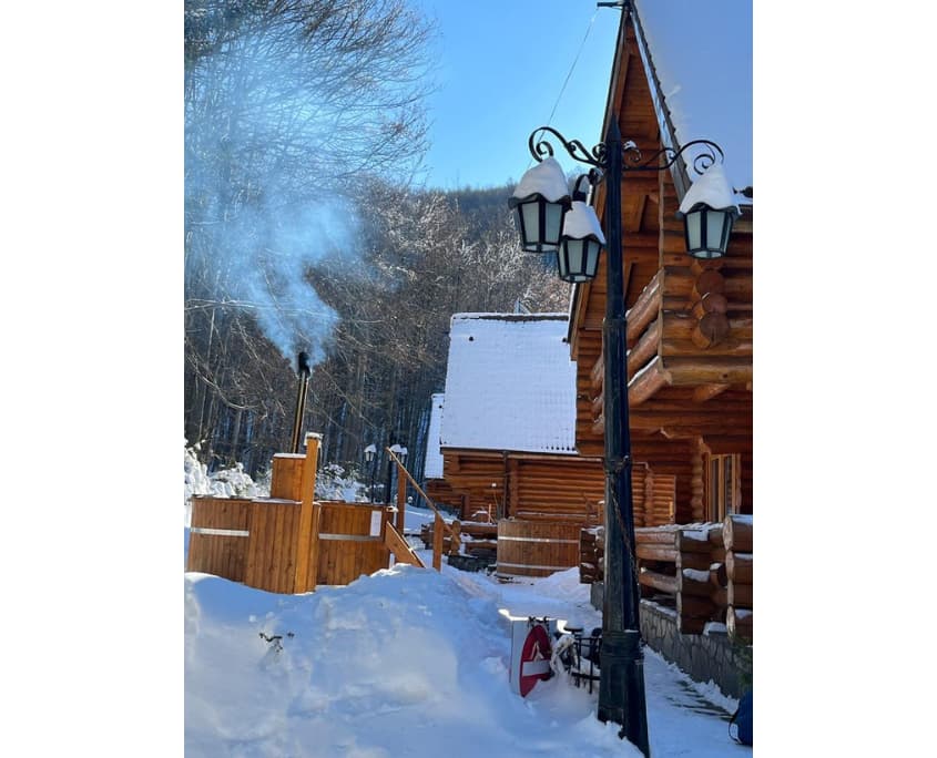zapada, cabane si ciubar din lemn